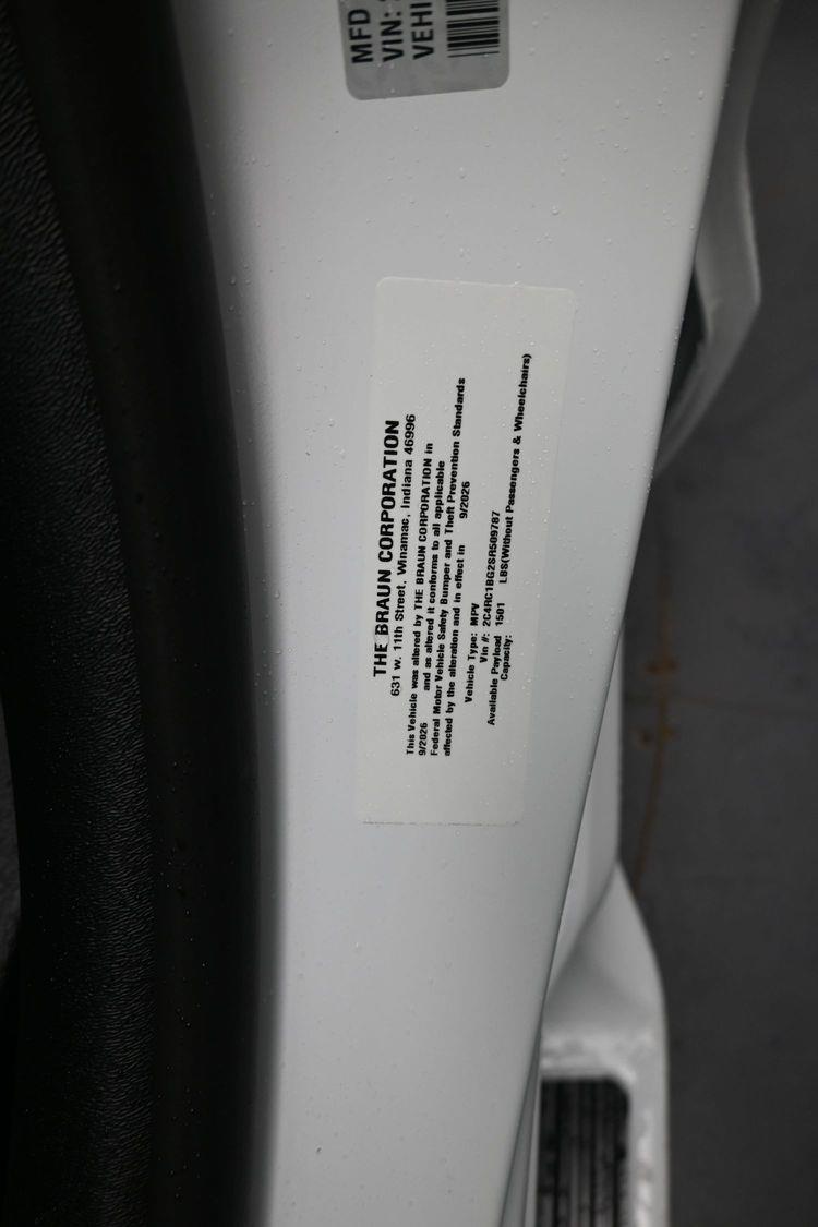 Certified Pre-Owned 2025 Chrysler Pacifica Select