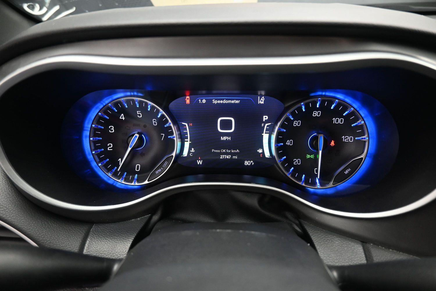 Certified Pre-Owned 2025 Chrysler Pacifica Select