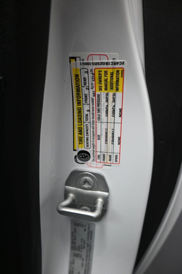 Certified Pre-Owned 2025 Chrysler Pacifica Select
