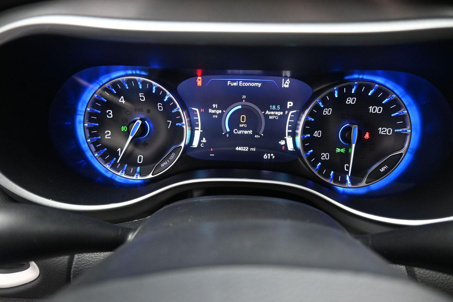 Certified Pre-Owned 2025 Chrysler Pacifica Select