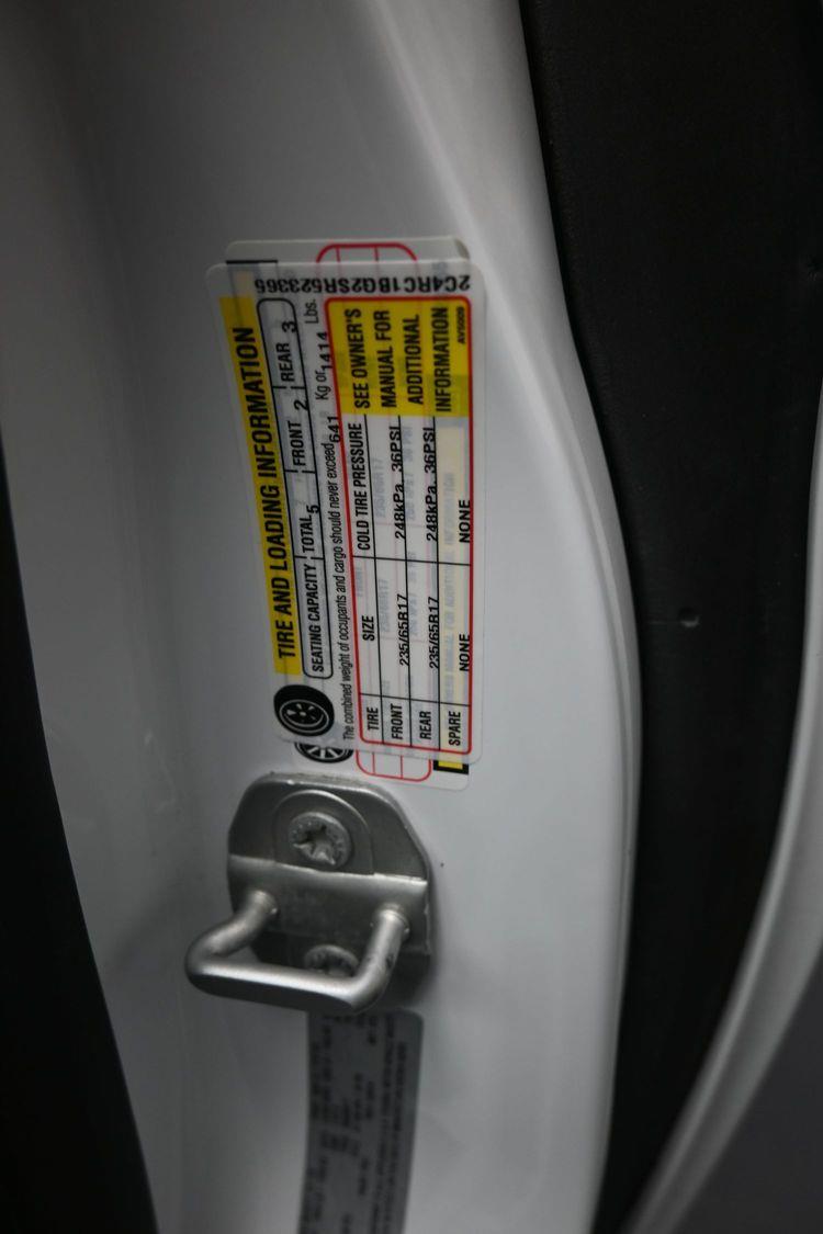 Certified Pre-Owned 2025 Chrysler Pacifica Select