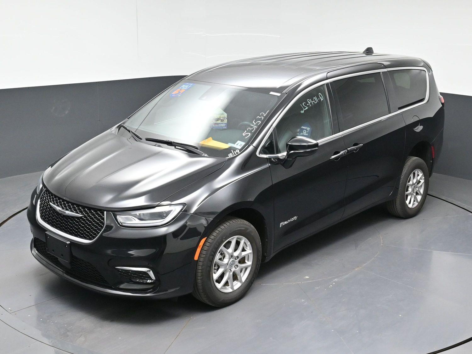 Pre-Owned 2025 Chrysler Pacifica Select - 27l