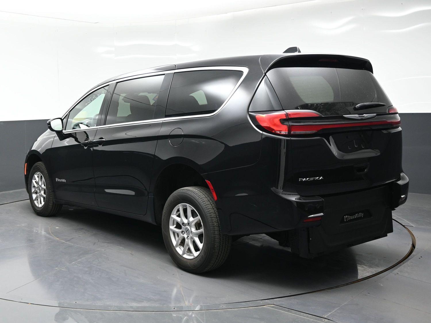 Pre-Owned 2025 Chrysler Pacifica Select - 27l
