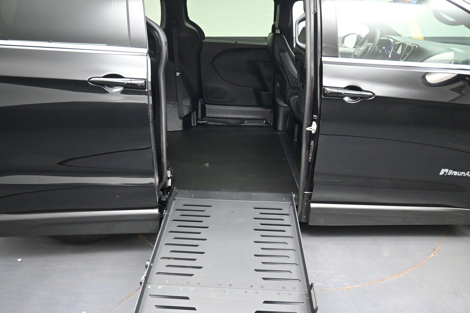 Pre-Owned 2026 Chrysler Pacifica Select - 27l