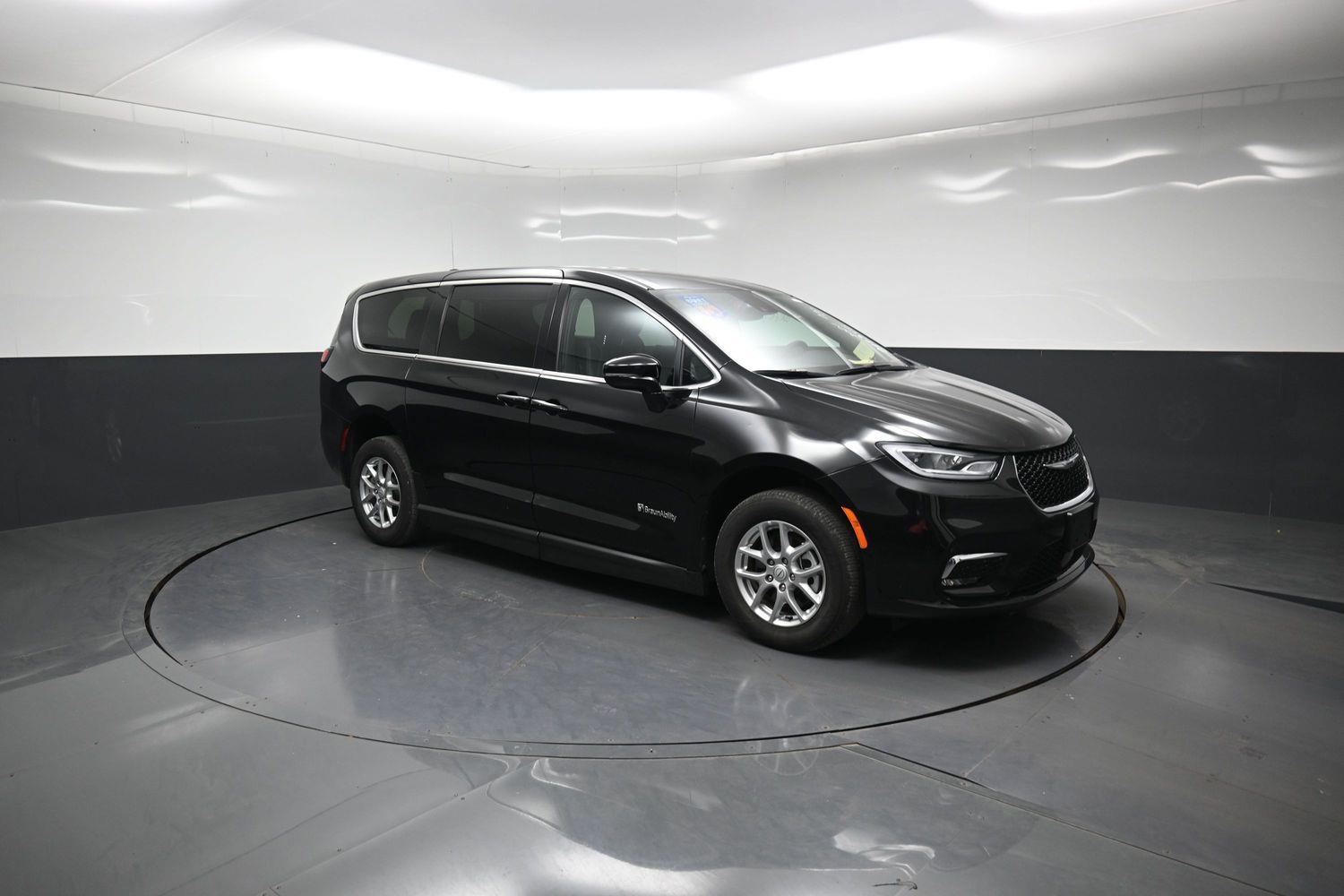 Pre-Owned 2026 Chrysler Pacifica Select - 27l