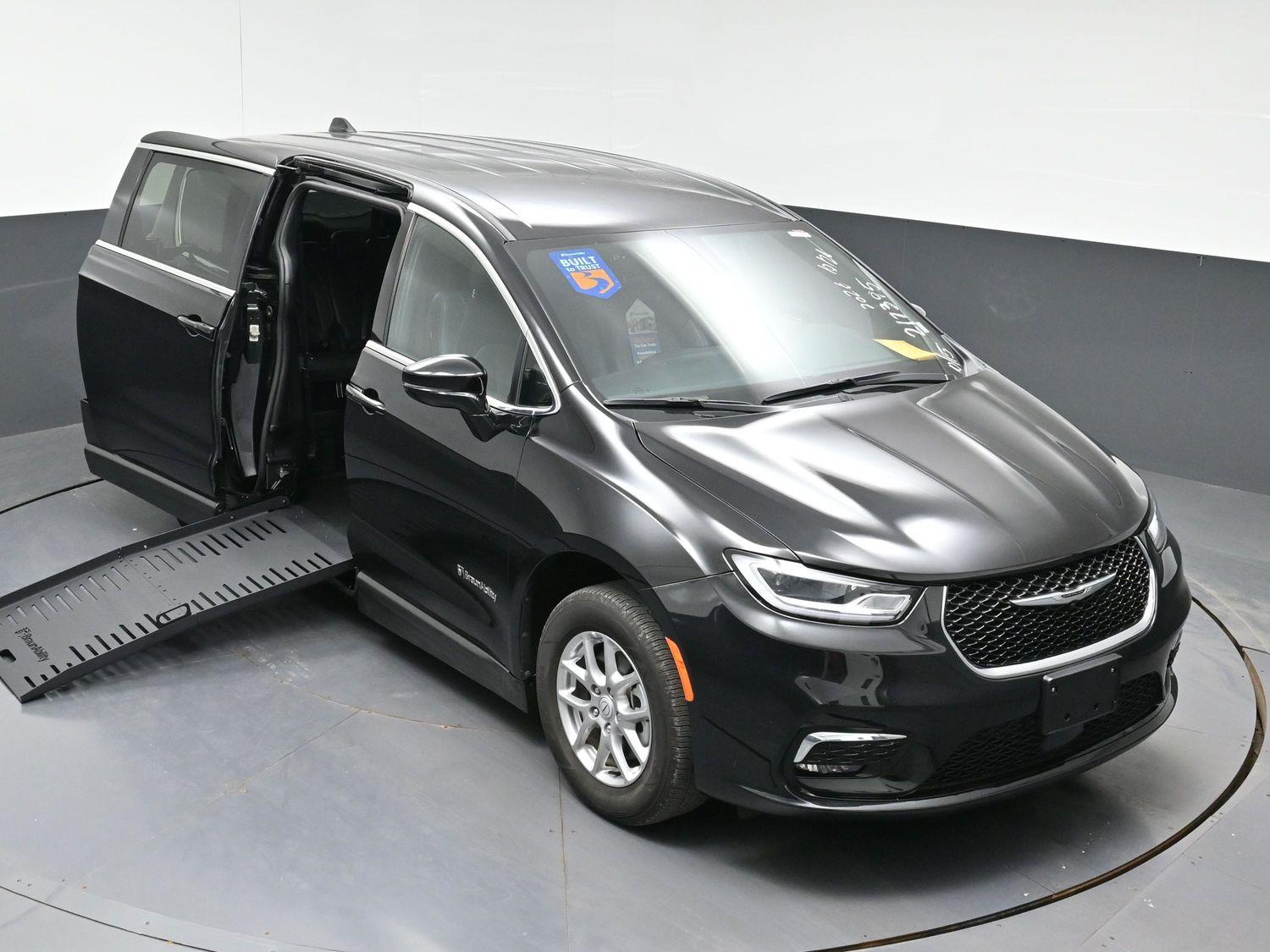 Pre-Owned 2026 Chrysler Pacifica Select - 27l