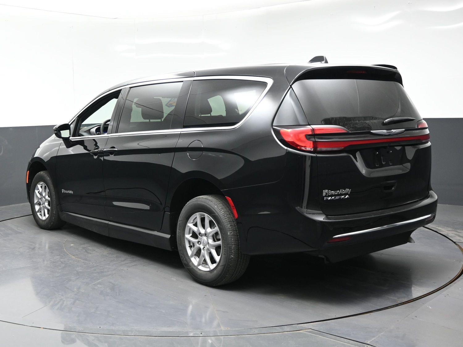 Pre-Owned 2026 Chrysler Pacifica Select - 27l