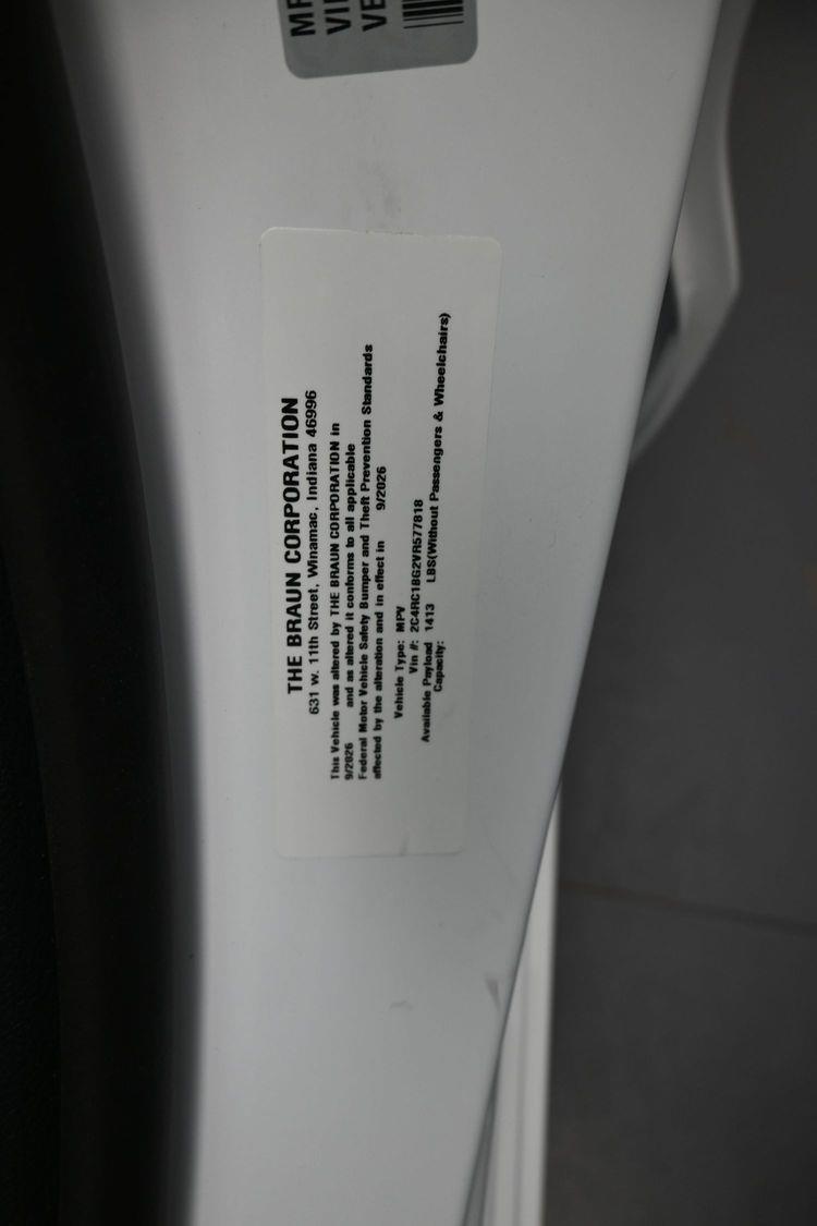 New 2027 Chrysler Pacifica Select