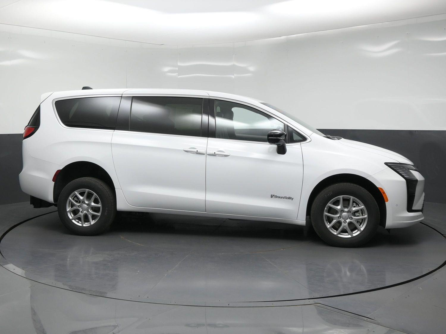 New 2027 Chrysler Pacifica Select