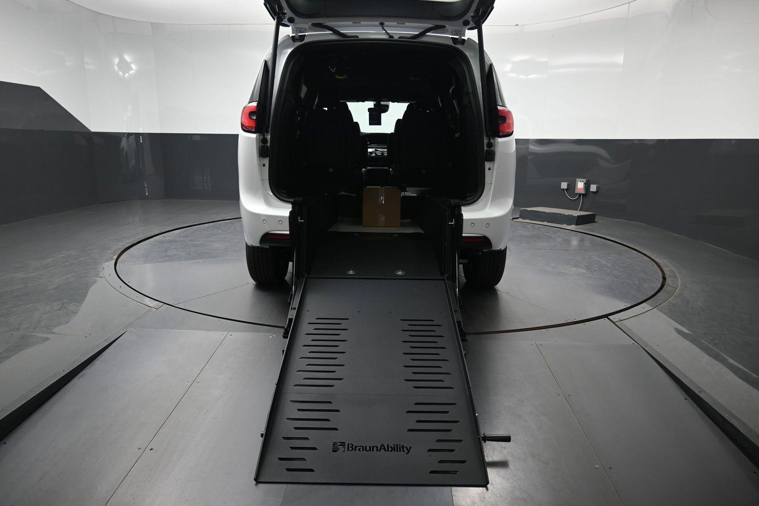 New 2027 Chrysler Pacifica Select