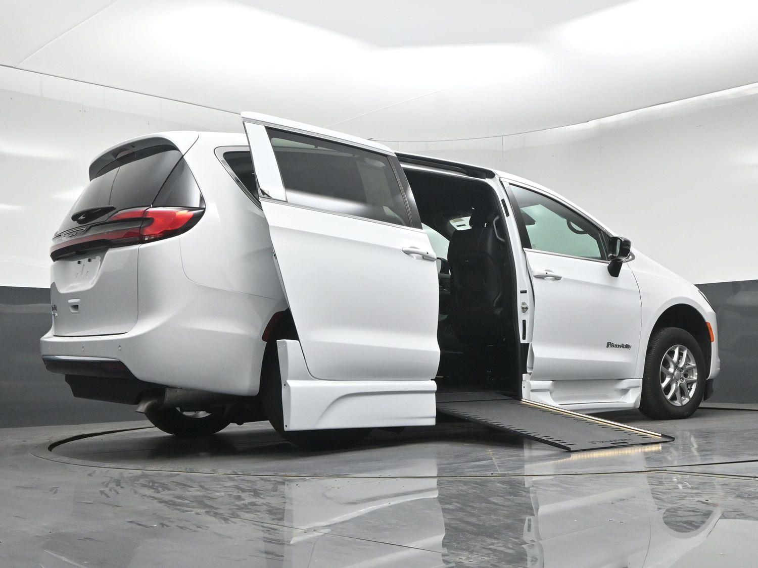 New 2027 Chrysler Pacifica Select