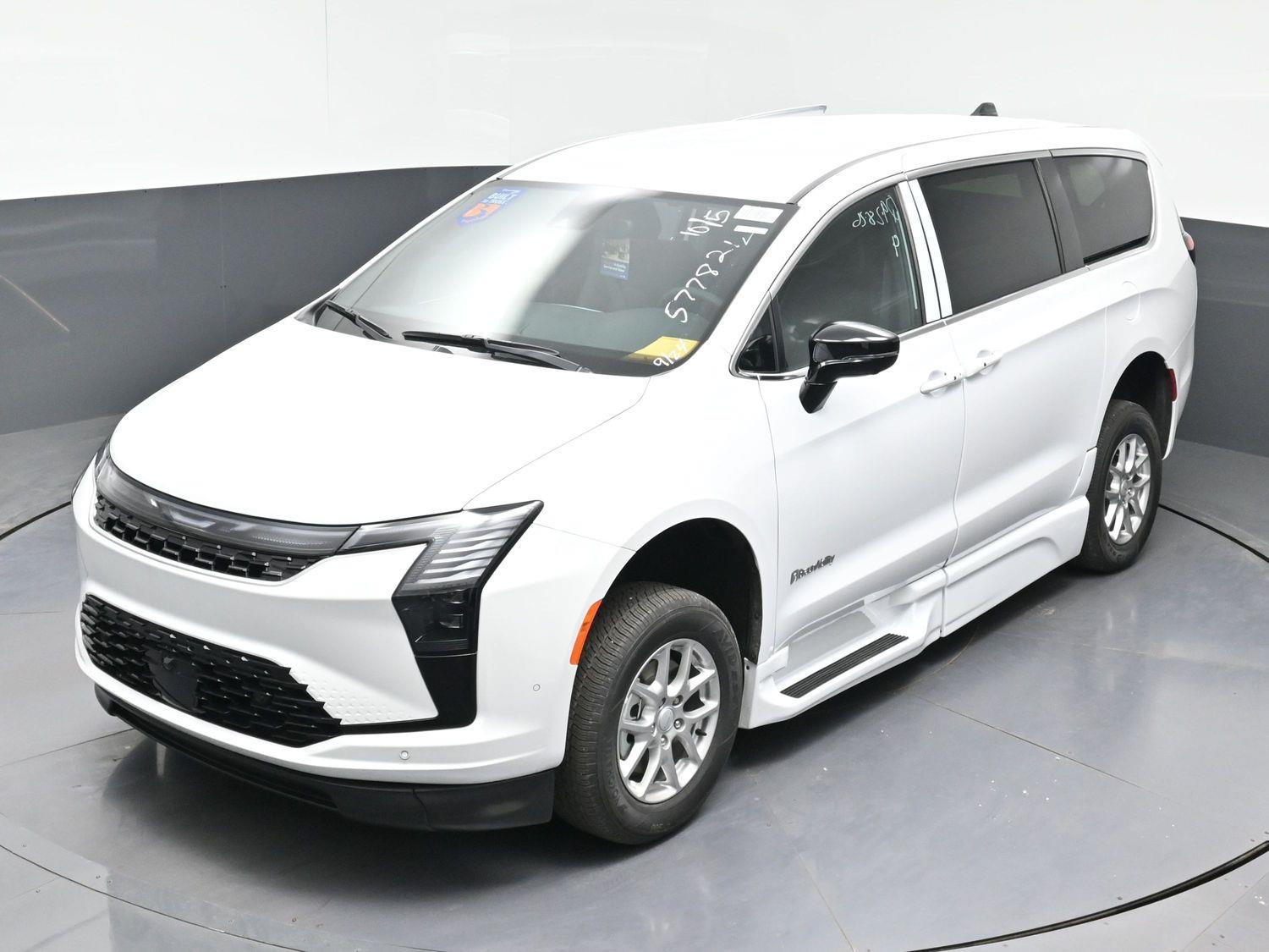 New 2027 Chrysler Pacifica Select