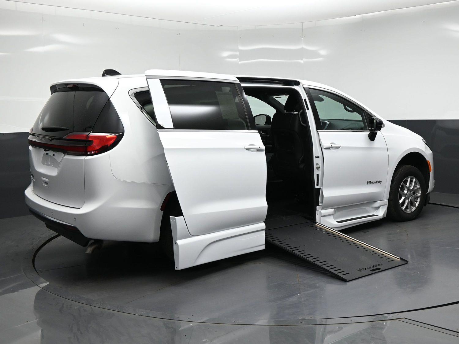 New 2027 Chrysler Pacifica Select