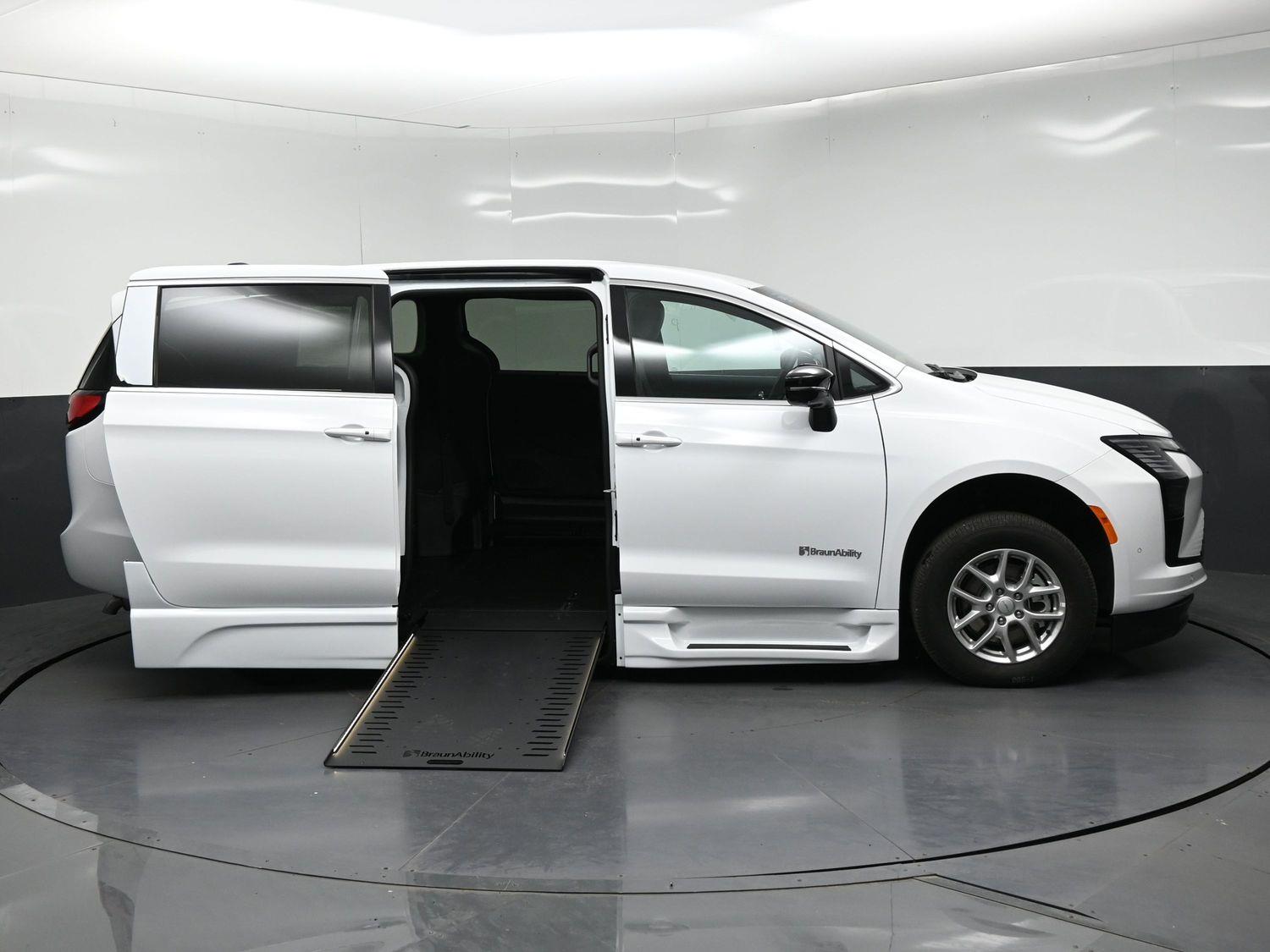 New 2027 Chrysler Pacifica Select