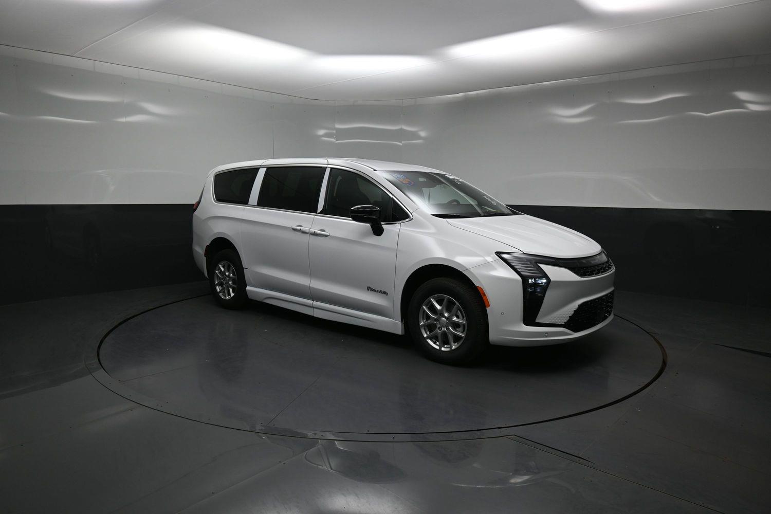 New 2027 Chrysler Pacifica Select