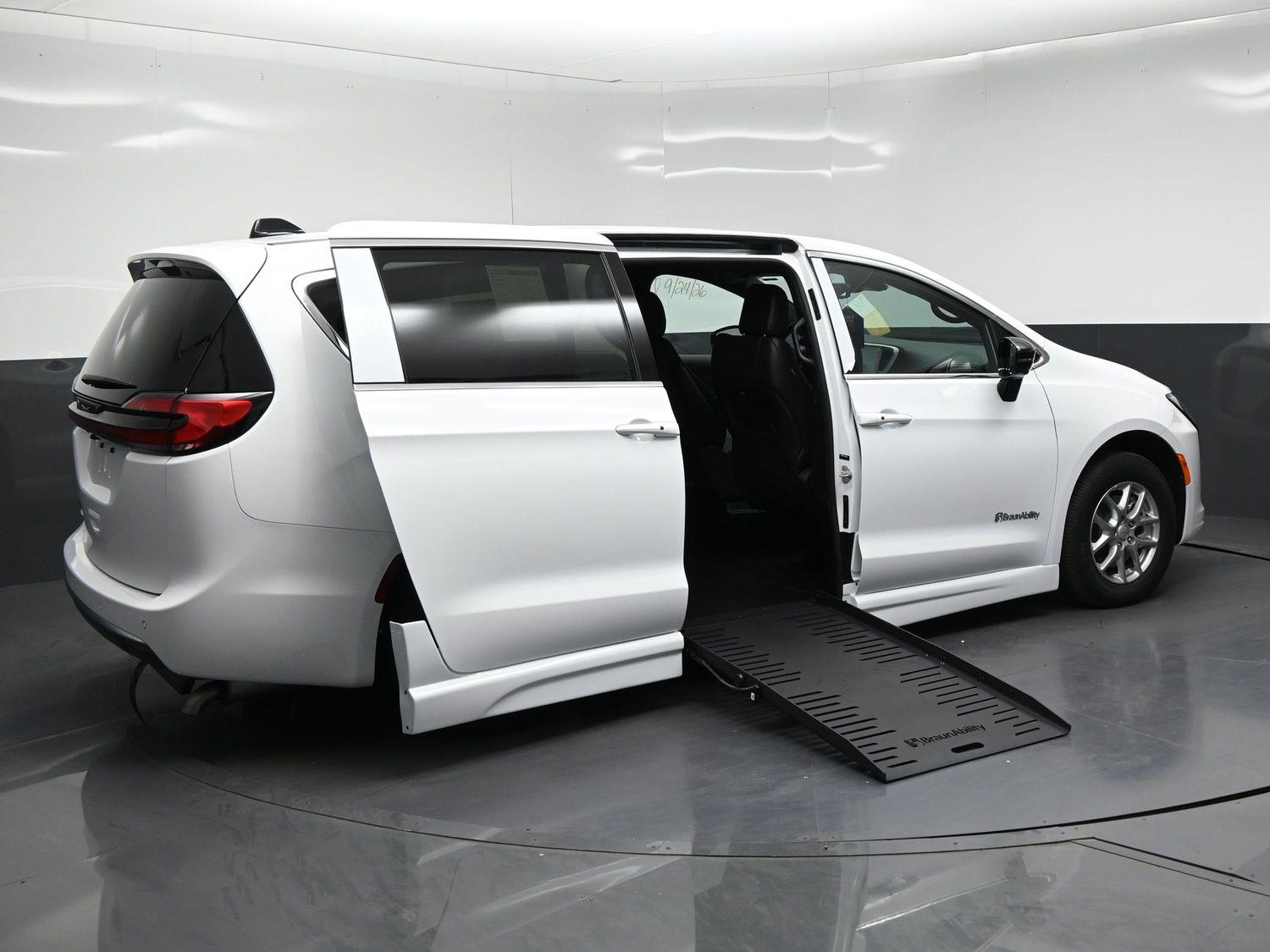 New 2027 Chrysler Pacifica Select