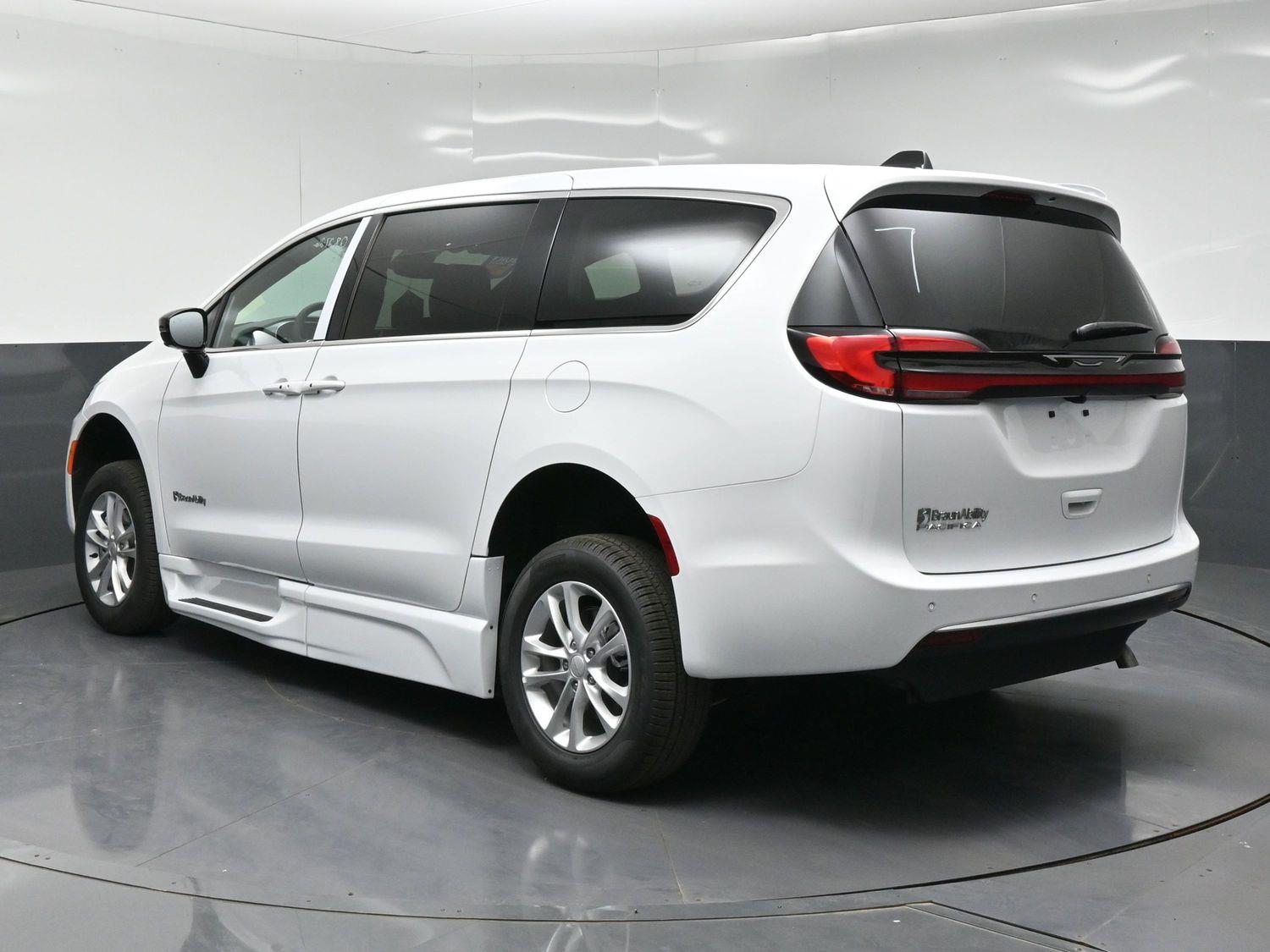 New 2027 Chrysler Pacifica Select