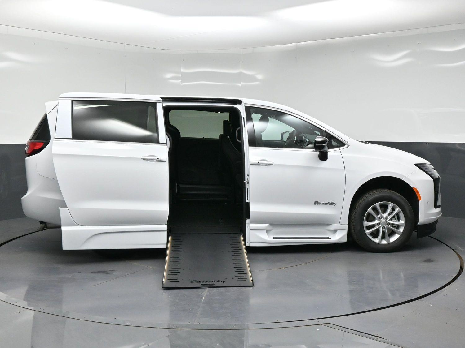 New 2027 Chrysler Pacifica Select