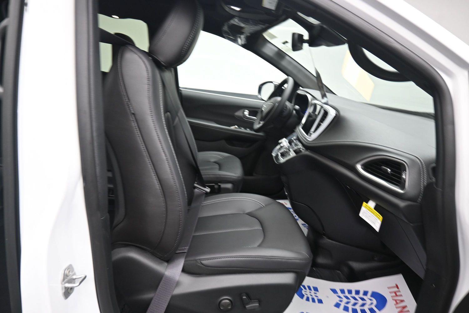 New 2027 Chrysler Pacifica Select