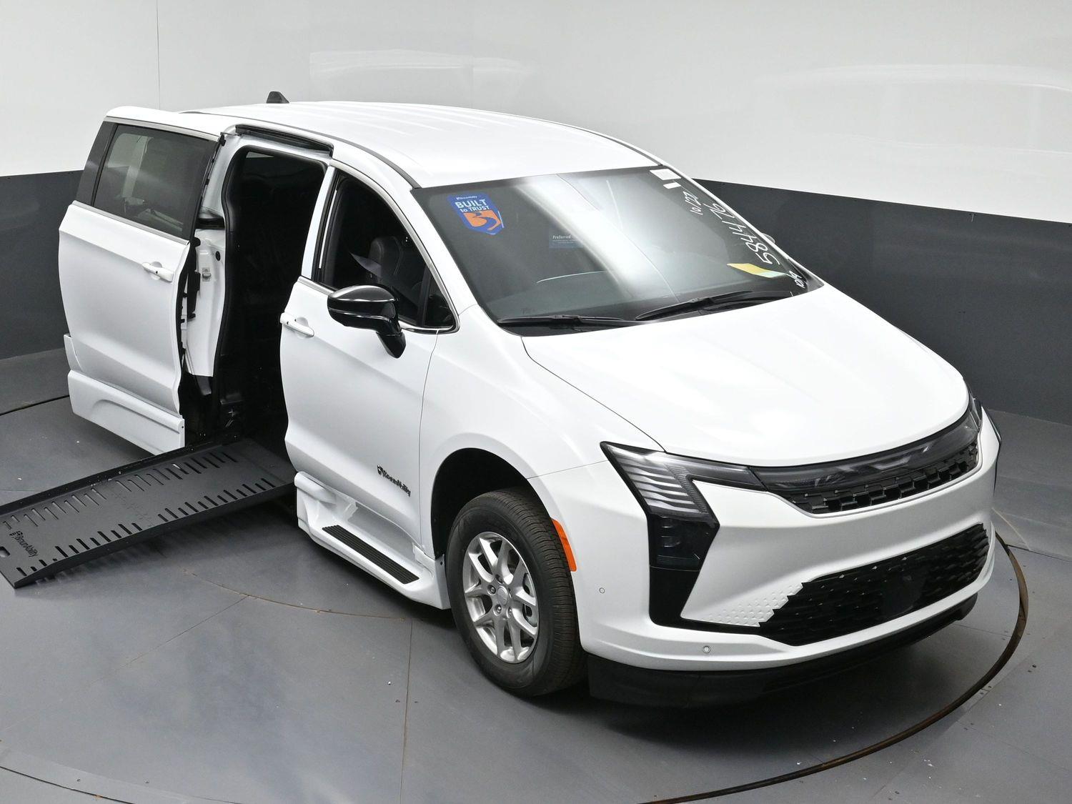 New 2027 Chrysler Pacifica Select