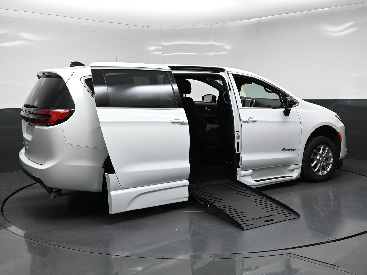 New 2027 Chrysler Pacifica Select