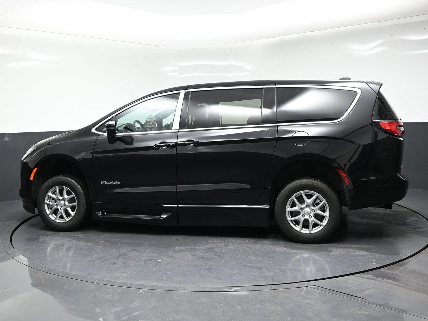 New 2027 Chrysler Pacifica Pacifica