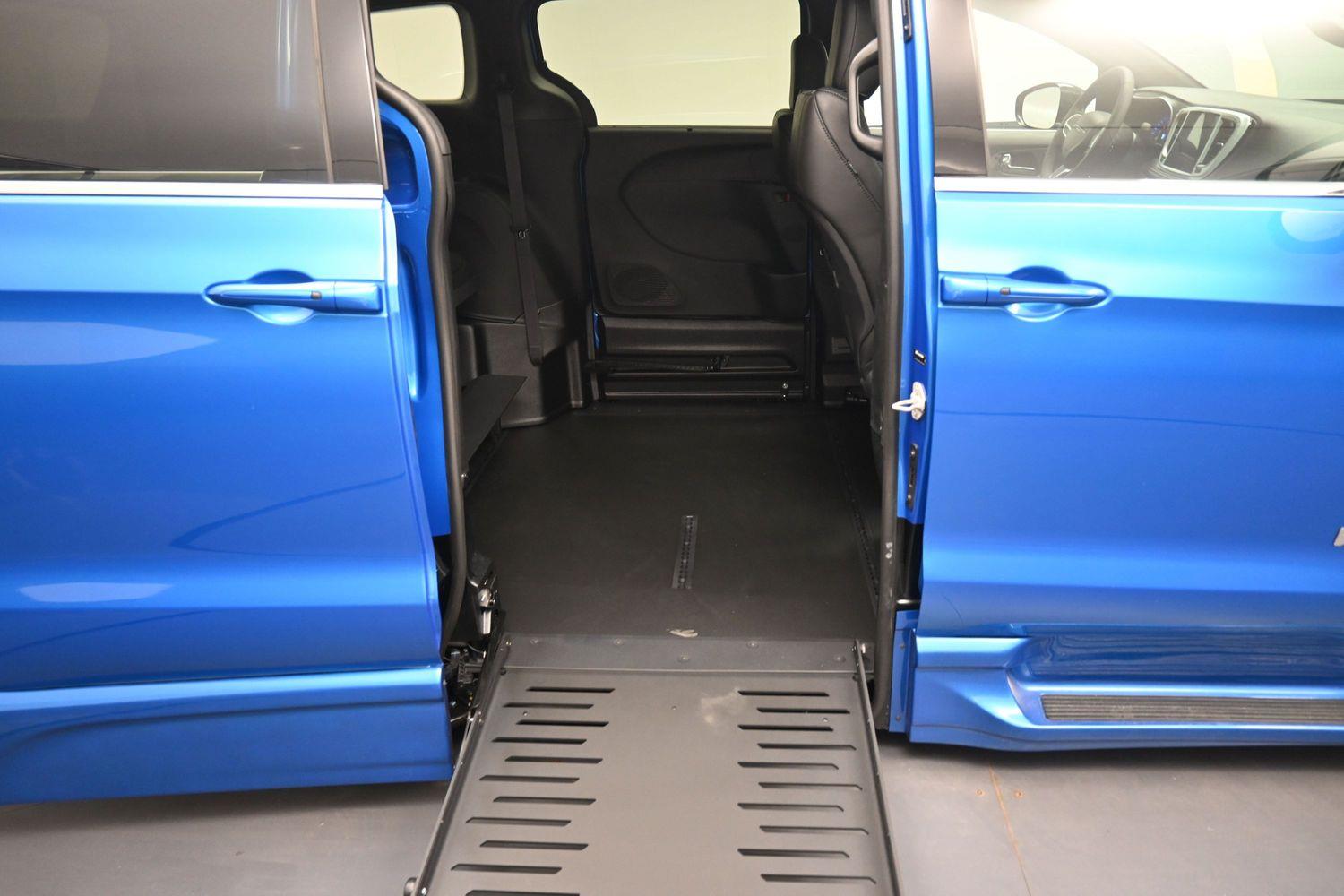 New 2027 Chrysler Pacifica Select