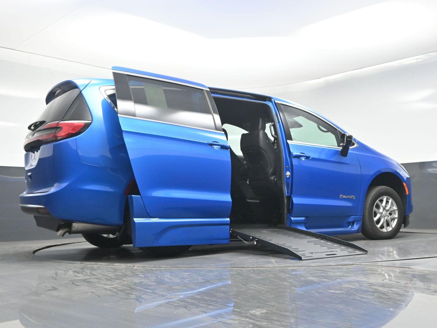 New 2027 Chrysler Pacifica Select