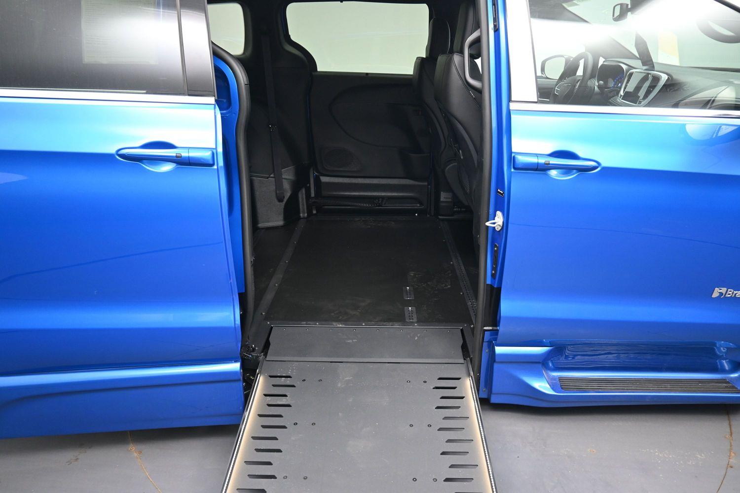 New 2027 Chrysler Pacifica Select