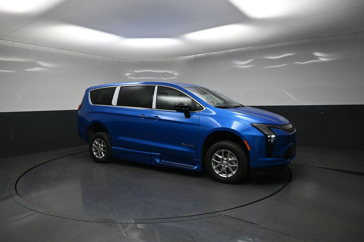 New 2027 Chrysler Pacifica Select