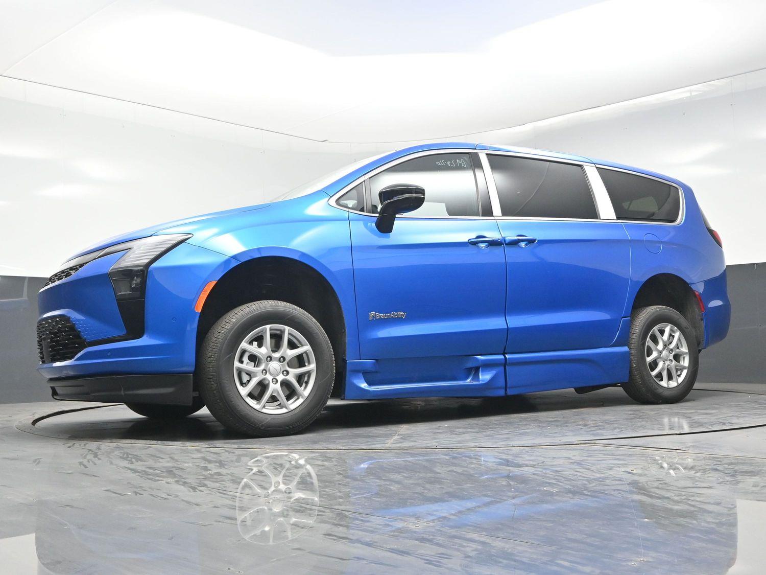 New 2027 Chrysler Pacifica Select