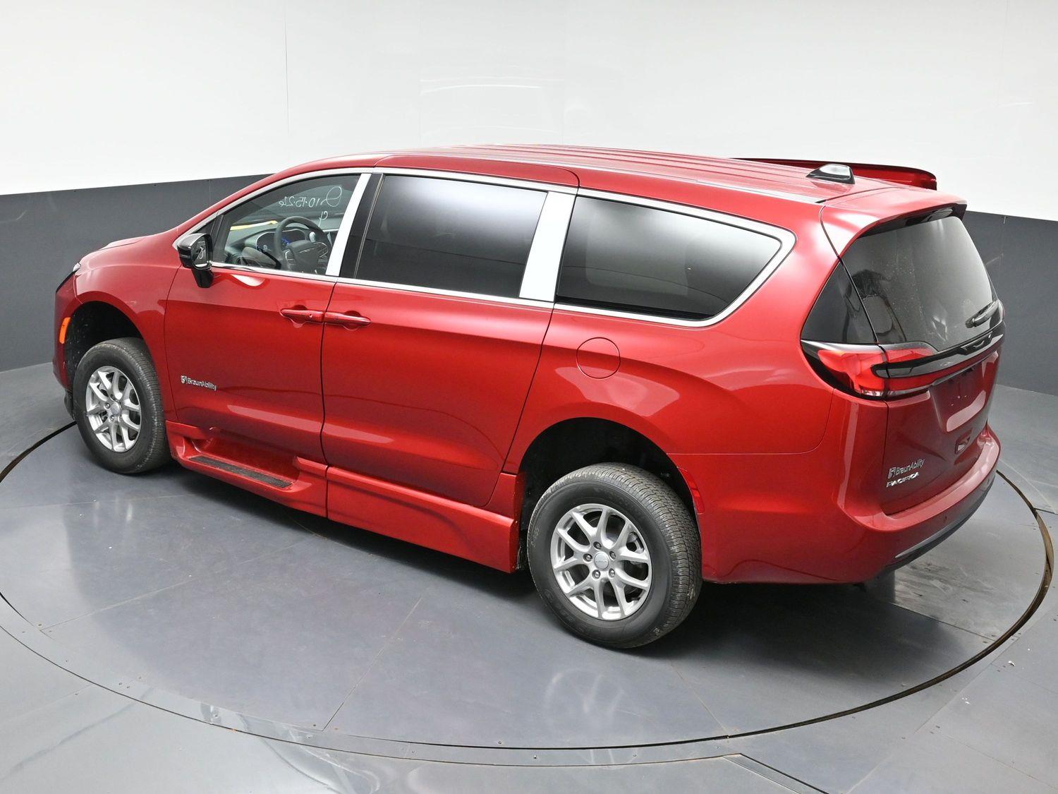 New 2027 Chrysler Pacifica Select