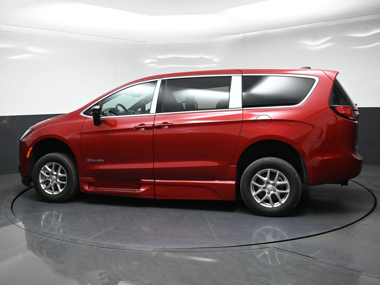 New 2027 Chrysler Pacifica Select