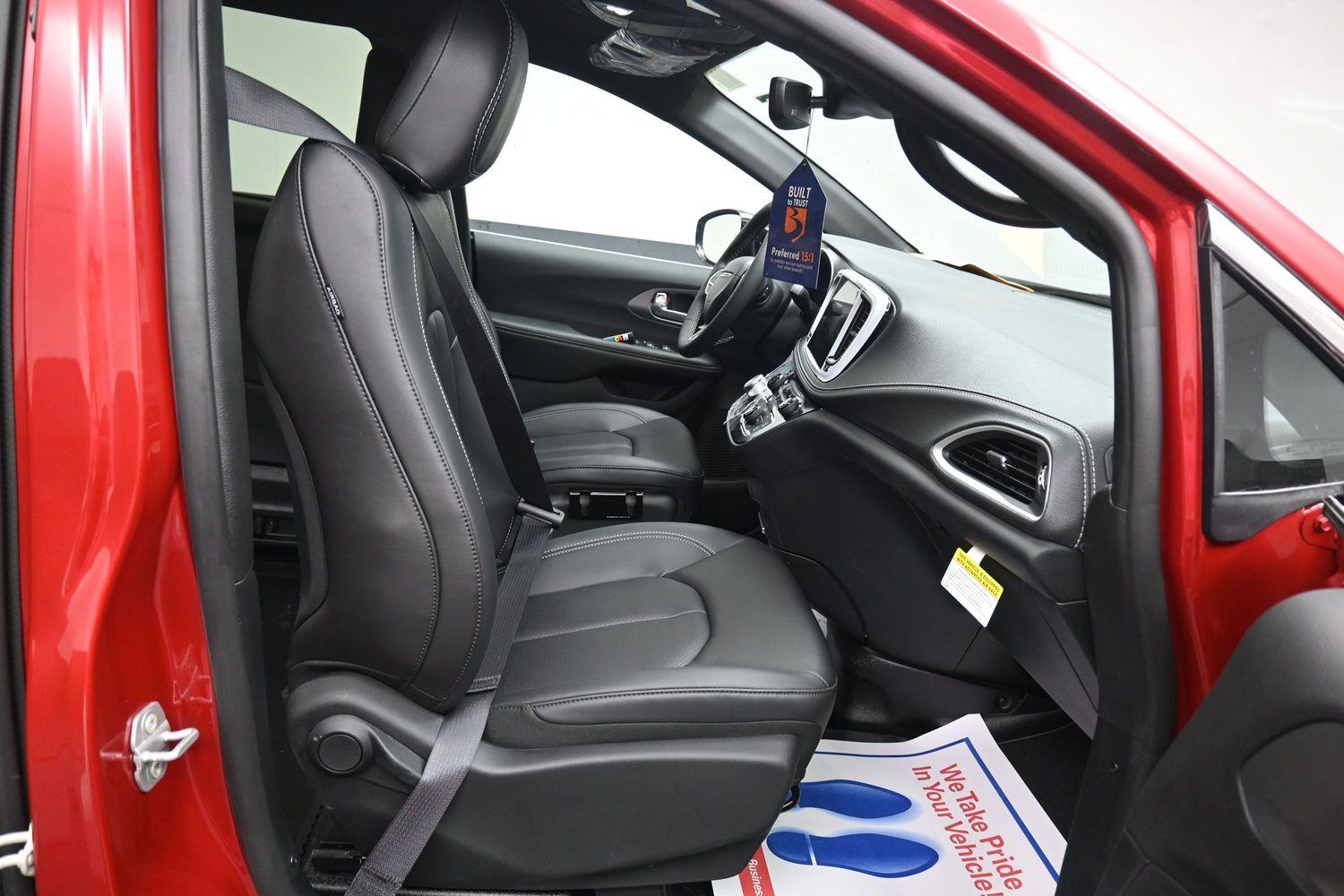 New 2027 Chrysler Pacifica Select