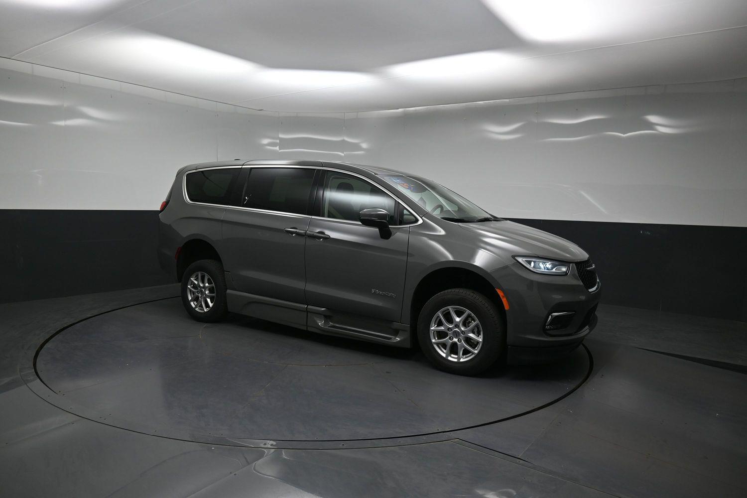 Pre-Owned 2023 Chrysler Pacifica Touring L