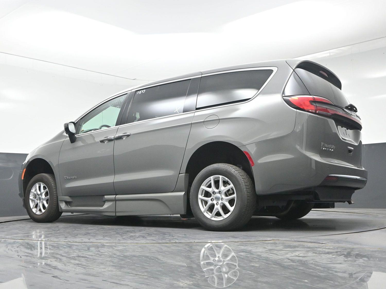 Pre-Owned 2023 Chrysler Pacifica Touring L