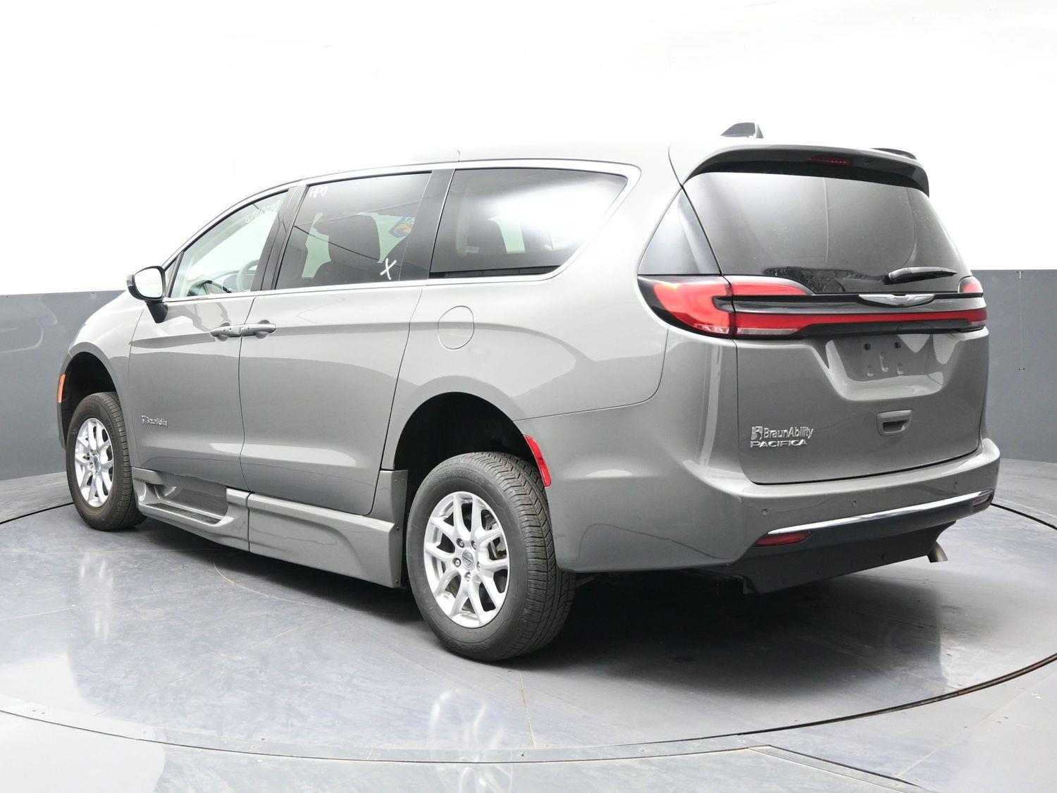 Pre-Owned 2023 Chrysler Pacifica Touring L