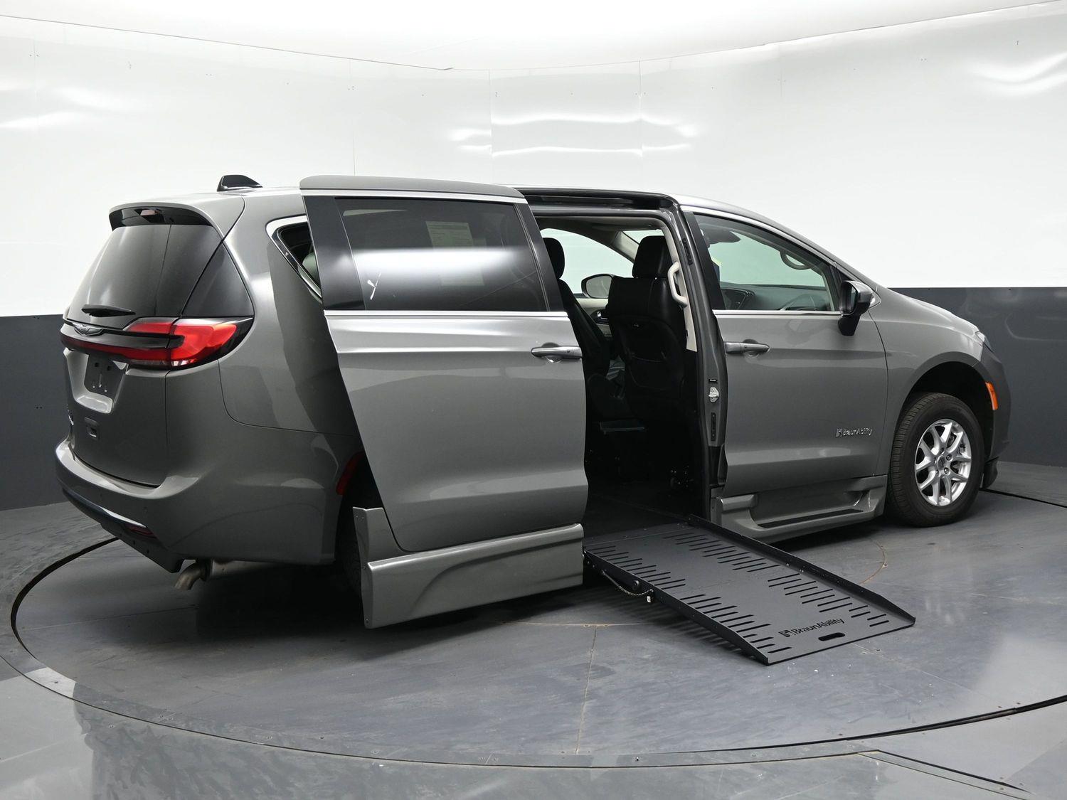 Pre-Owned 2023 Chrysler Pacifica Touring L