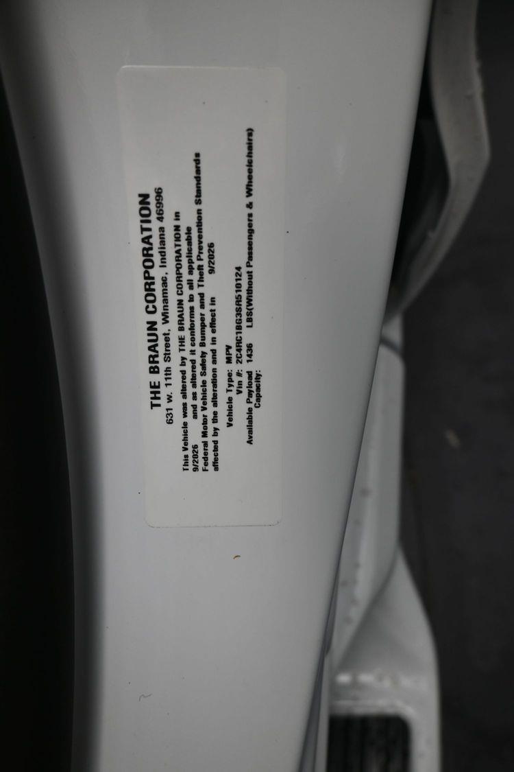 Certified Pre-Owned 2025 Chrysler Pacifica Select
