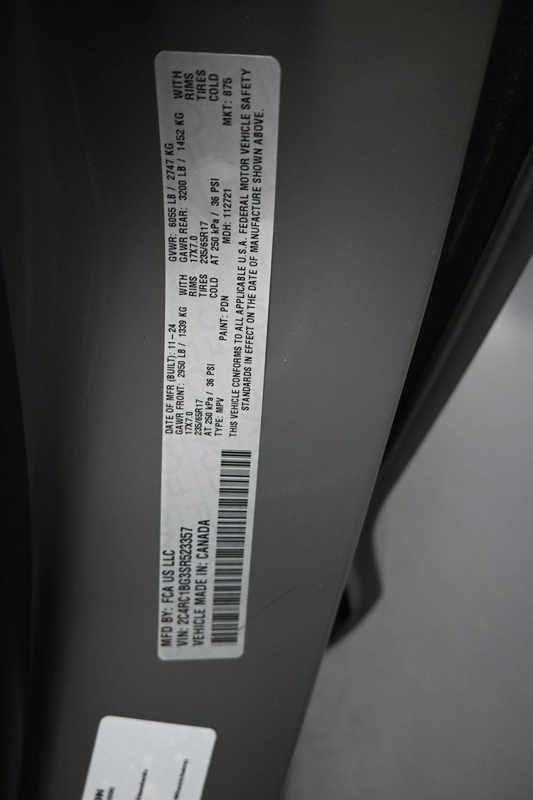 Certified Pre-Owned 2025 Chrysler Pacifica Select