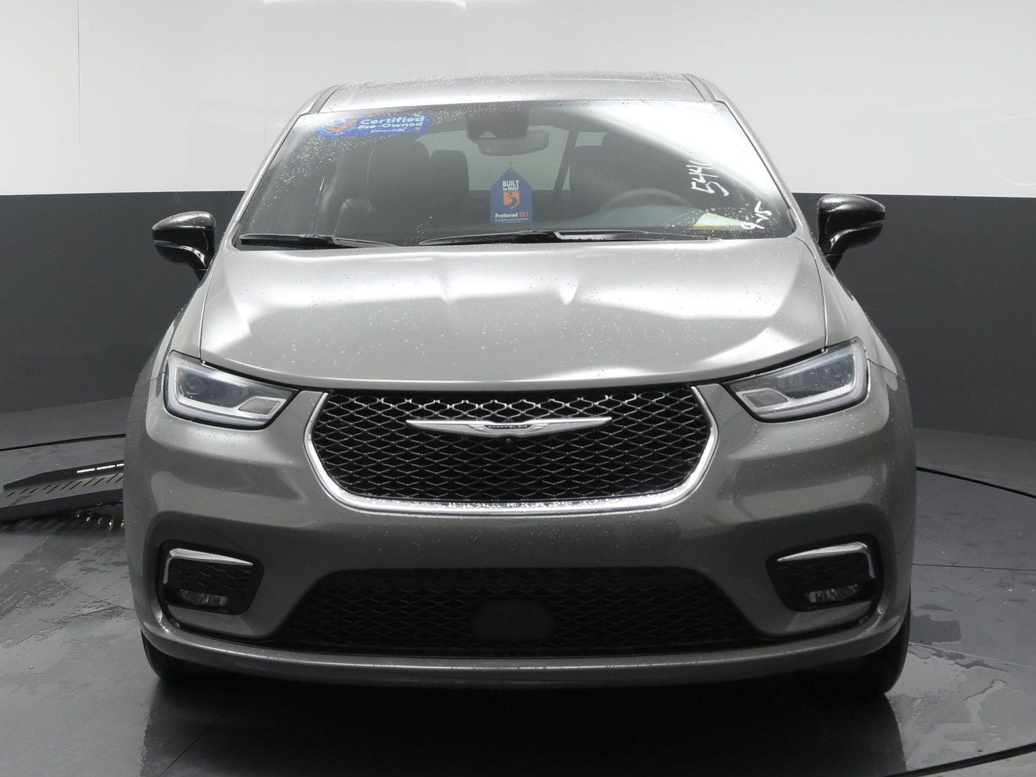 Certified Pre-Owned 2025 Chrysler Pacifica Select
