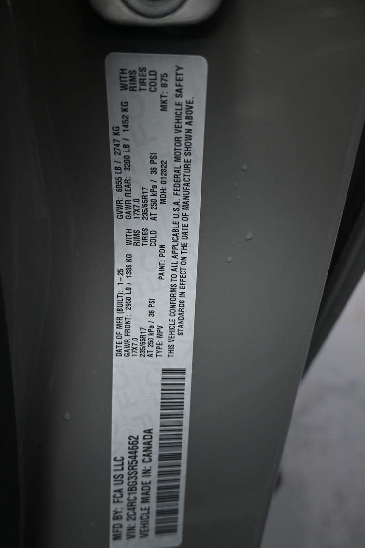 Certified Pre-Owned 2025 Chrysler Pacifica Select