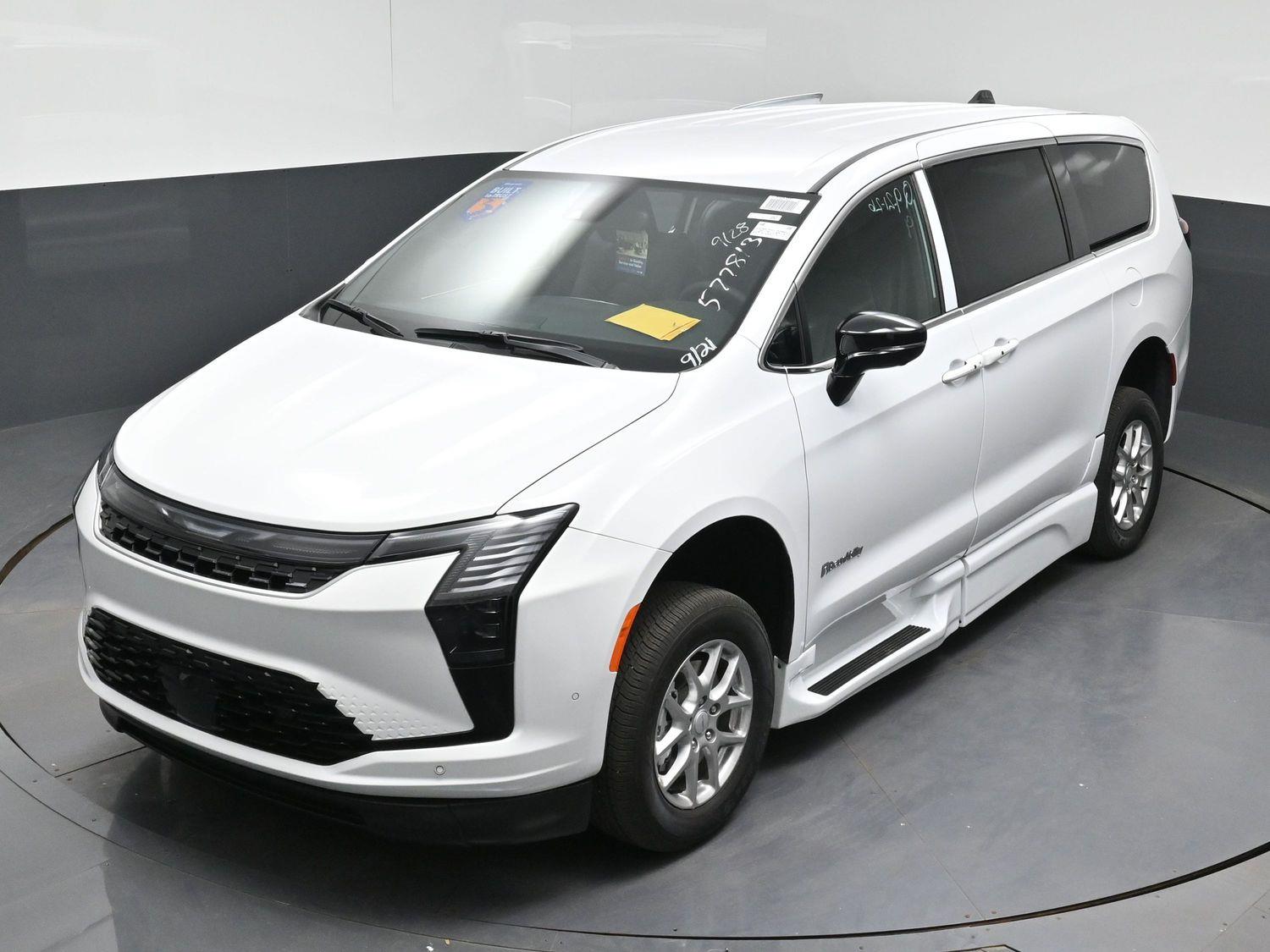 New 2027 Chrysler Pacifica Select