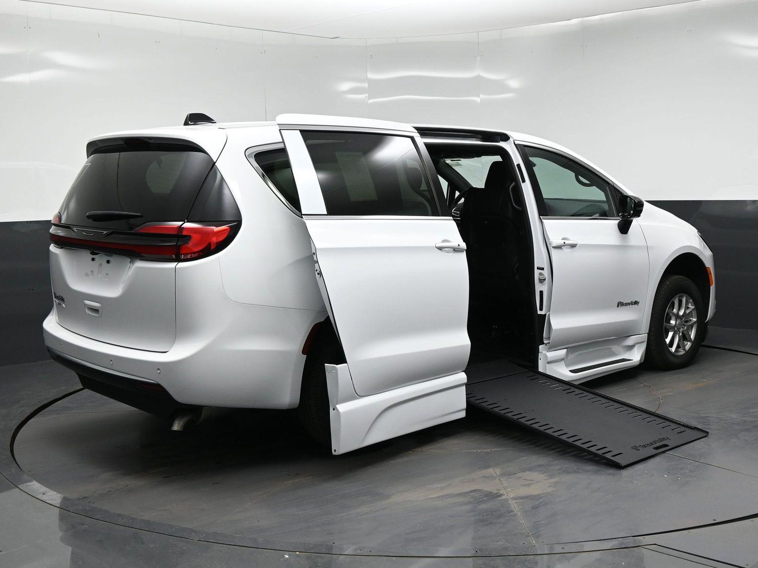 New 2027 Chrysler Pacifica Select
