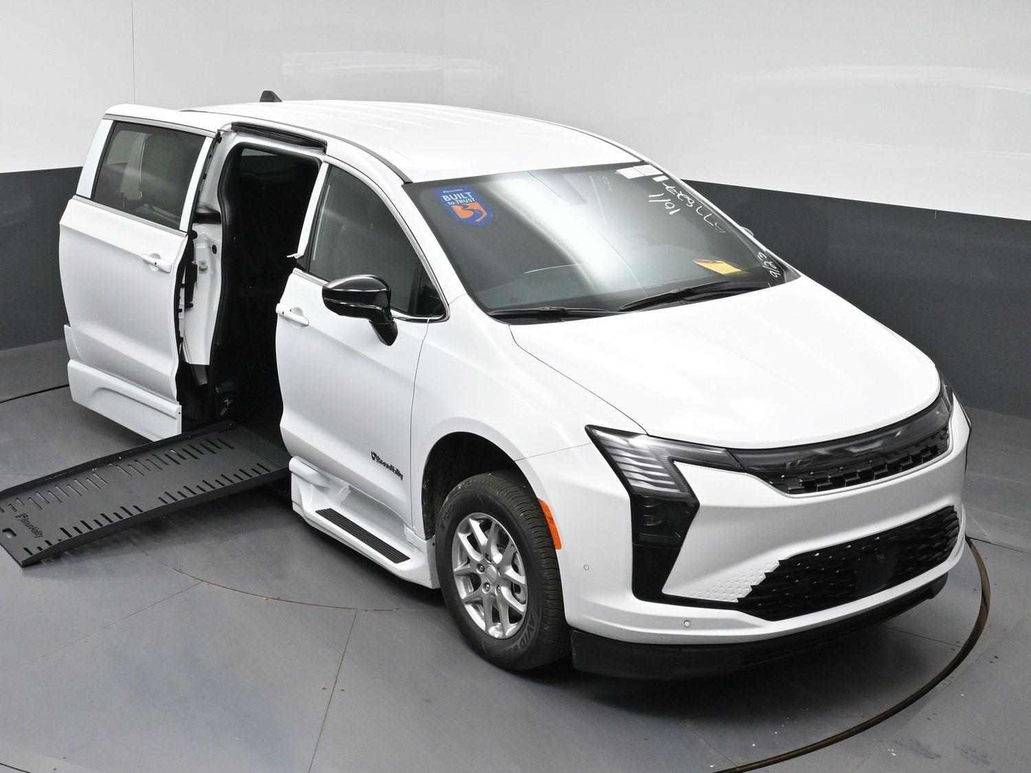 New 2027 Chrysler Pacifica Select
