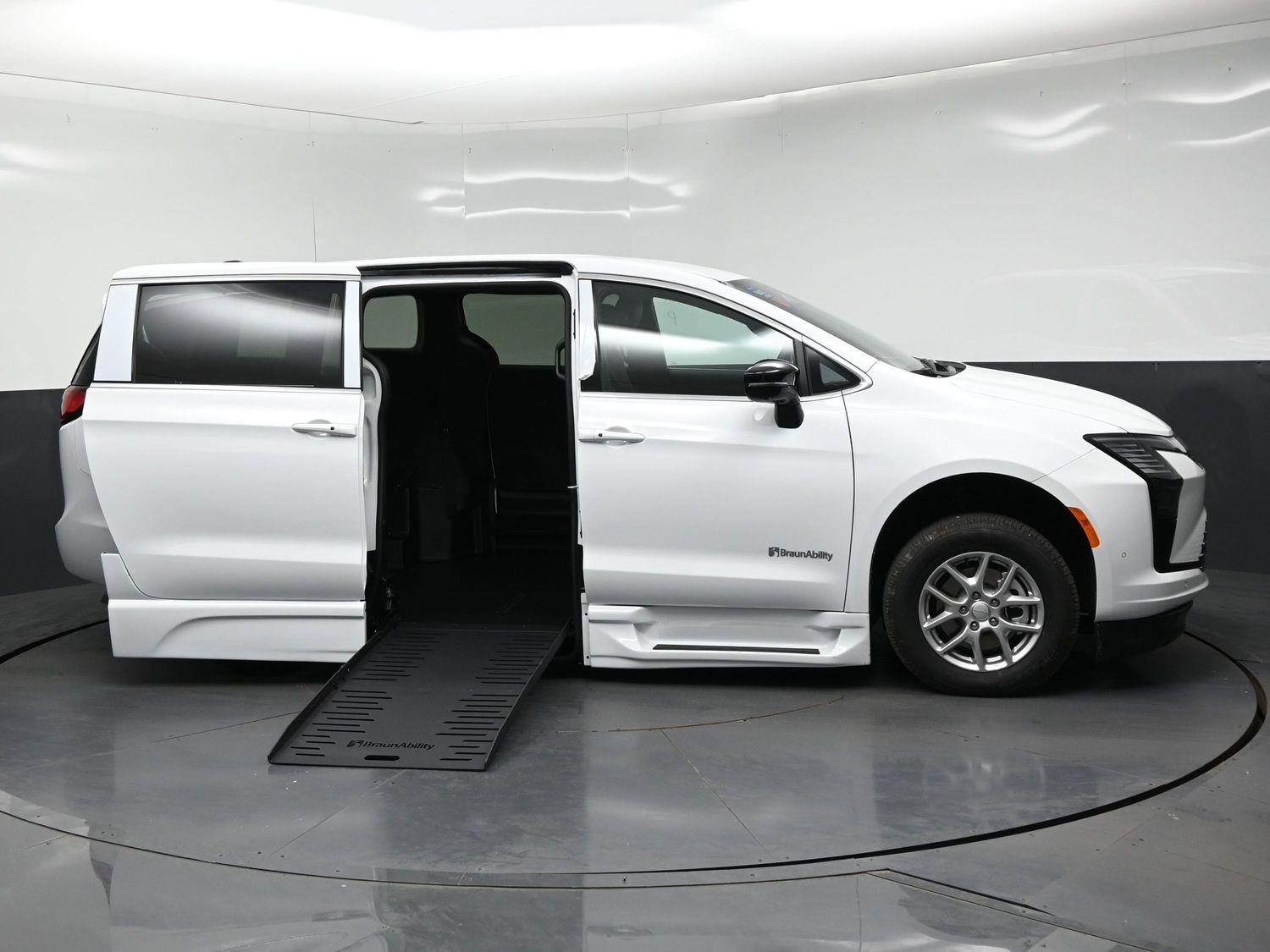 New 2027 Chrysler Pacifica Select
