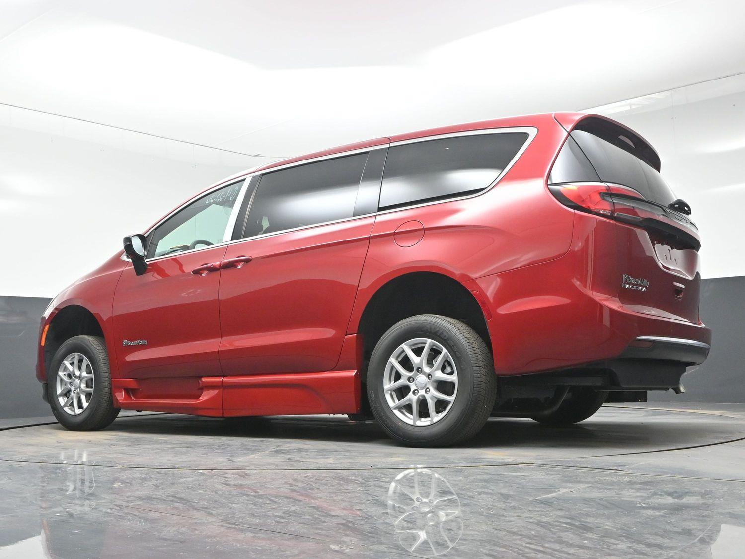New 2027 Chrysler Pacifica Select