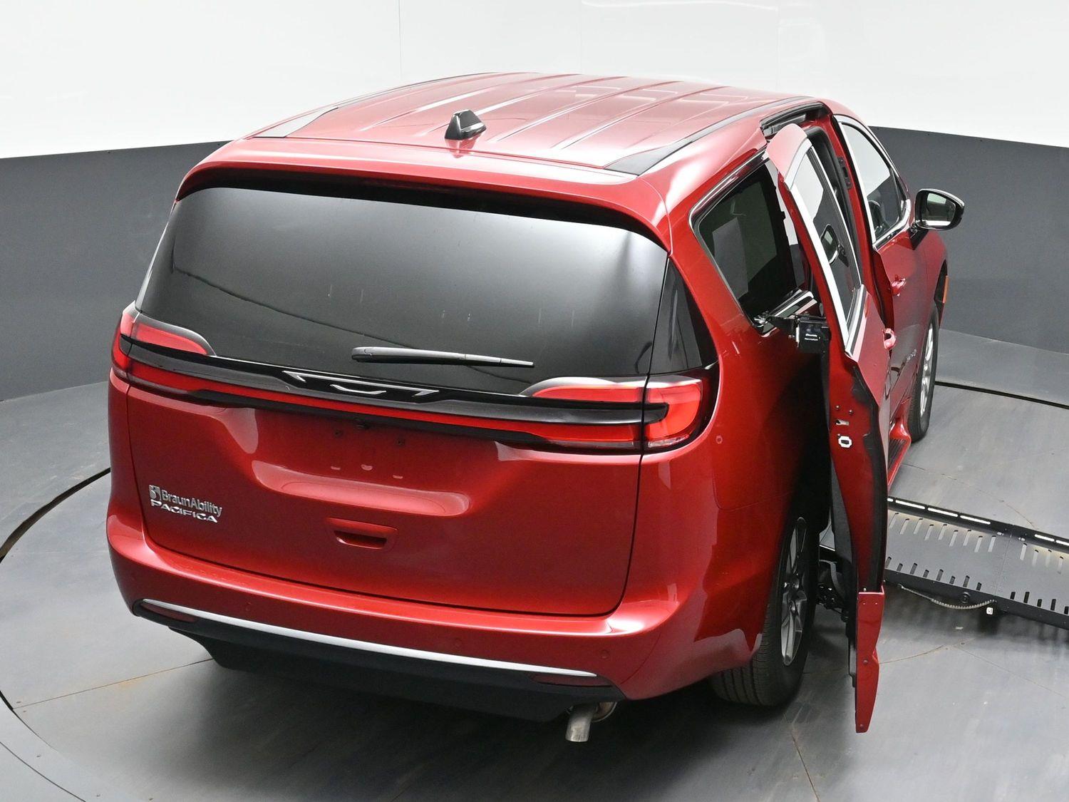 New 2027 Chrysler Pacifica Select