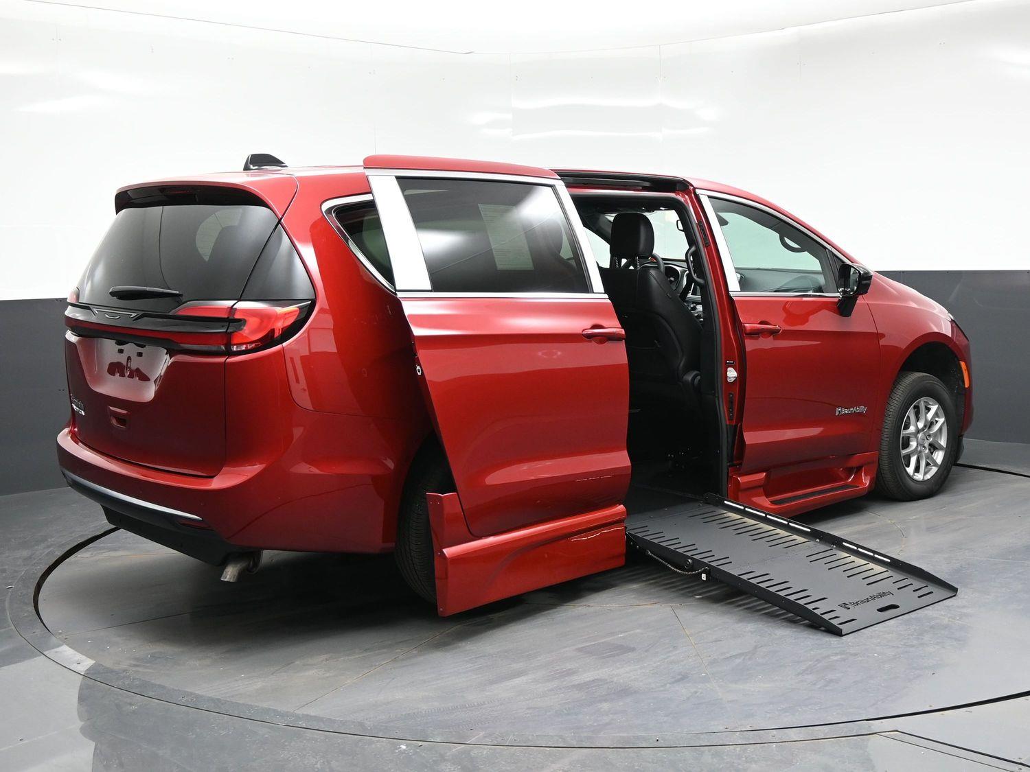 New 2027 Chrysler Pacifica Select