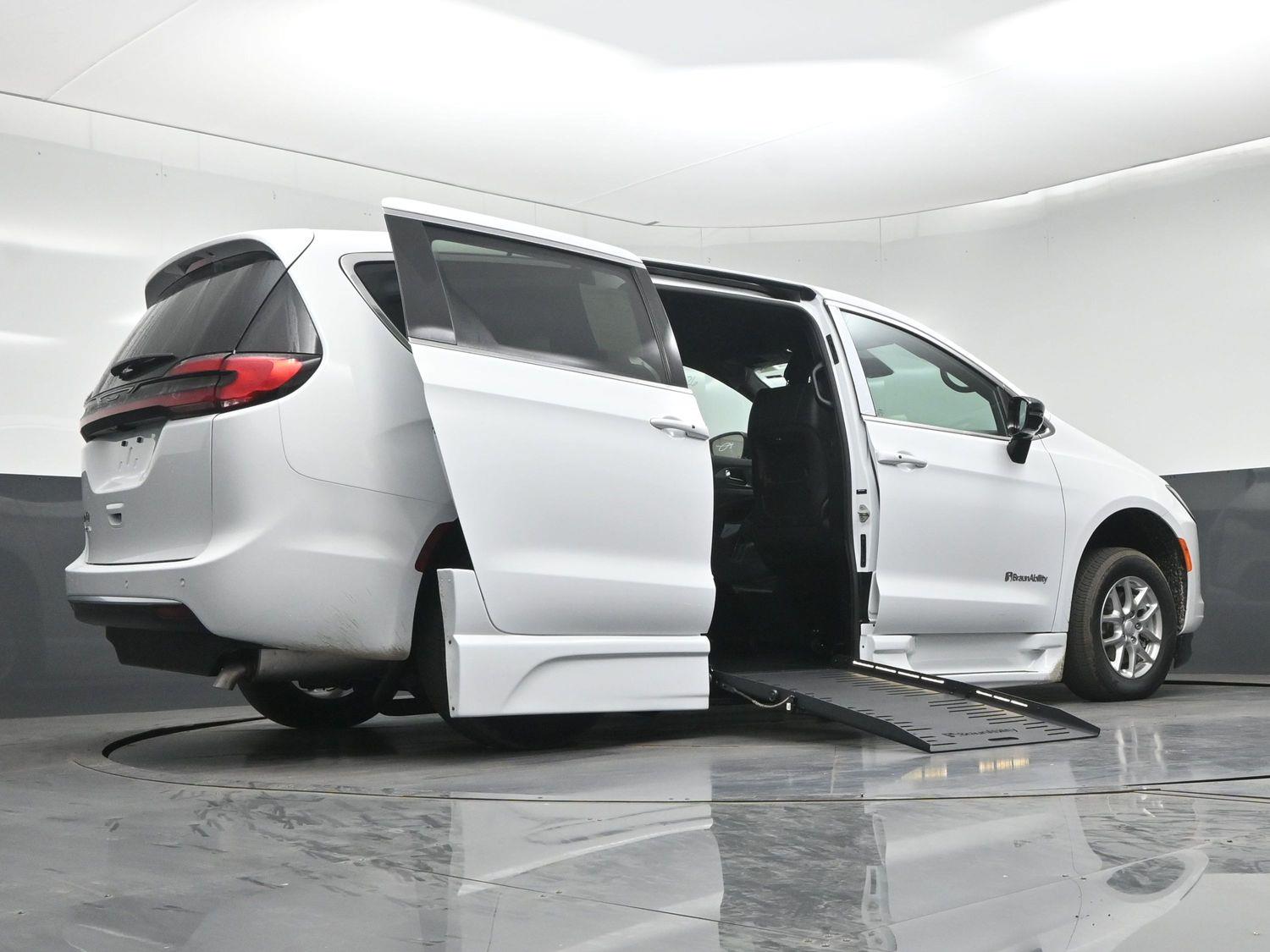 New 2027 Chrysler Pacifica Select
